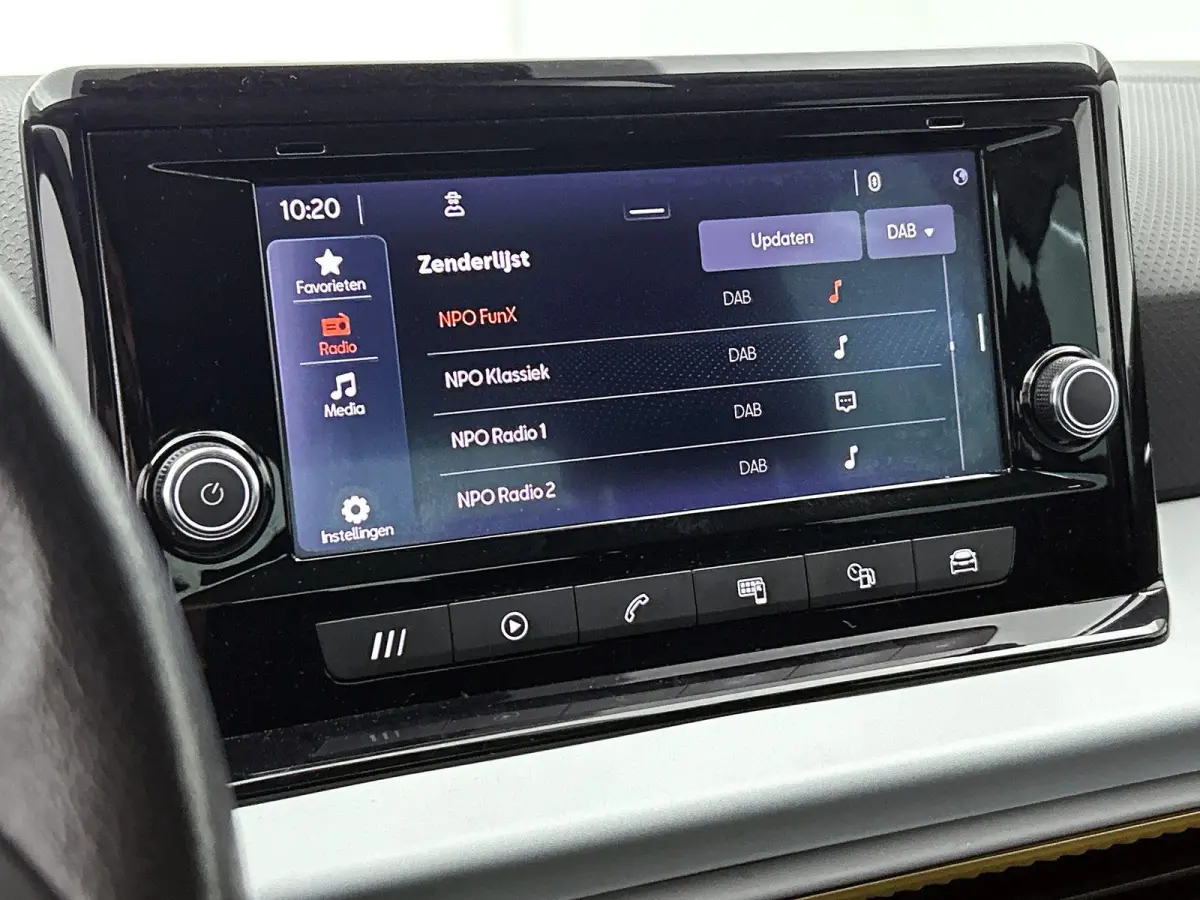 1.0 EcoTSI Style Business Intense | Apple Carplay / Android Auto | Parkeersensoren | Stoelverwarming |