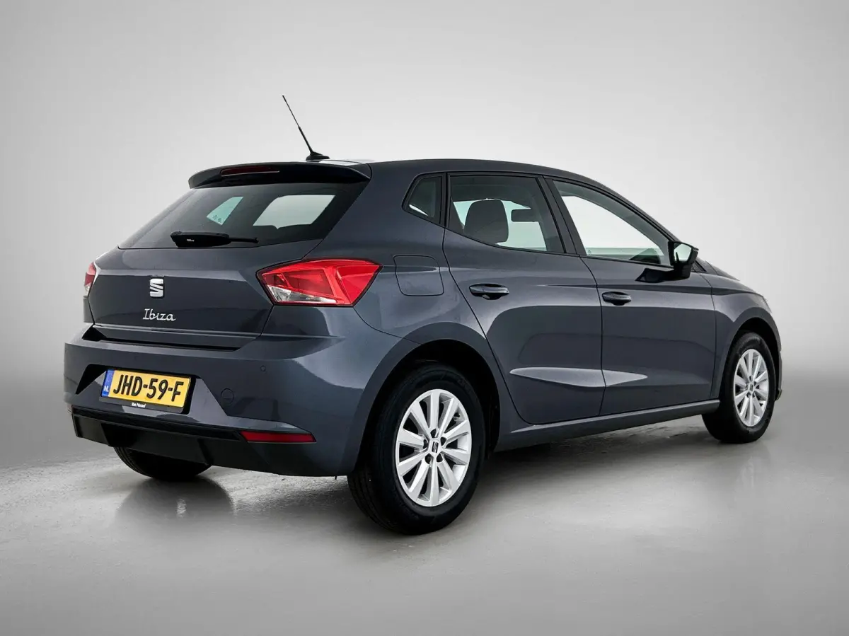 1.0 EcoTSI Style Business Intense | Apple Carplay / Android Auto | Parkeersensoren | Stoelverwarming |