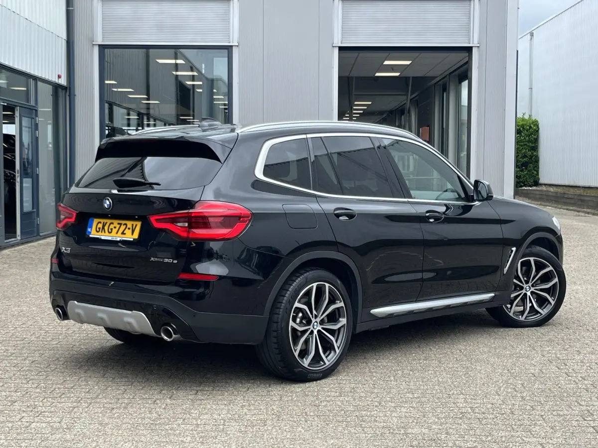 xDrive30e High Executive | xLine/Navi/Clima/Cruise/PDC/Privacy-Glass/20"/Sfeerverlichting/Apple CarPlay-Android Auto