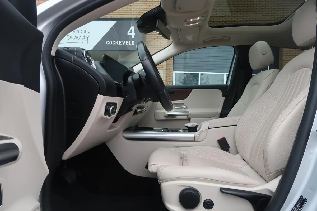 250 e PANORAMADAK|STOELKOELING|HEAD-UP|360CAMERA|STUURHULP|KEYLESS|MULTIBEAM