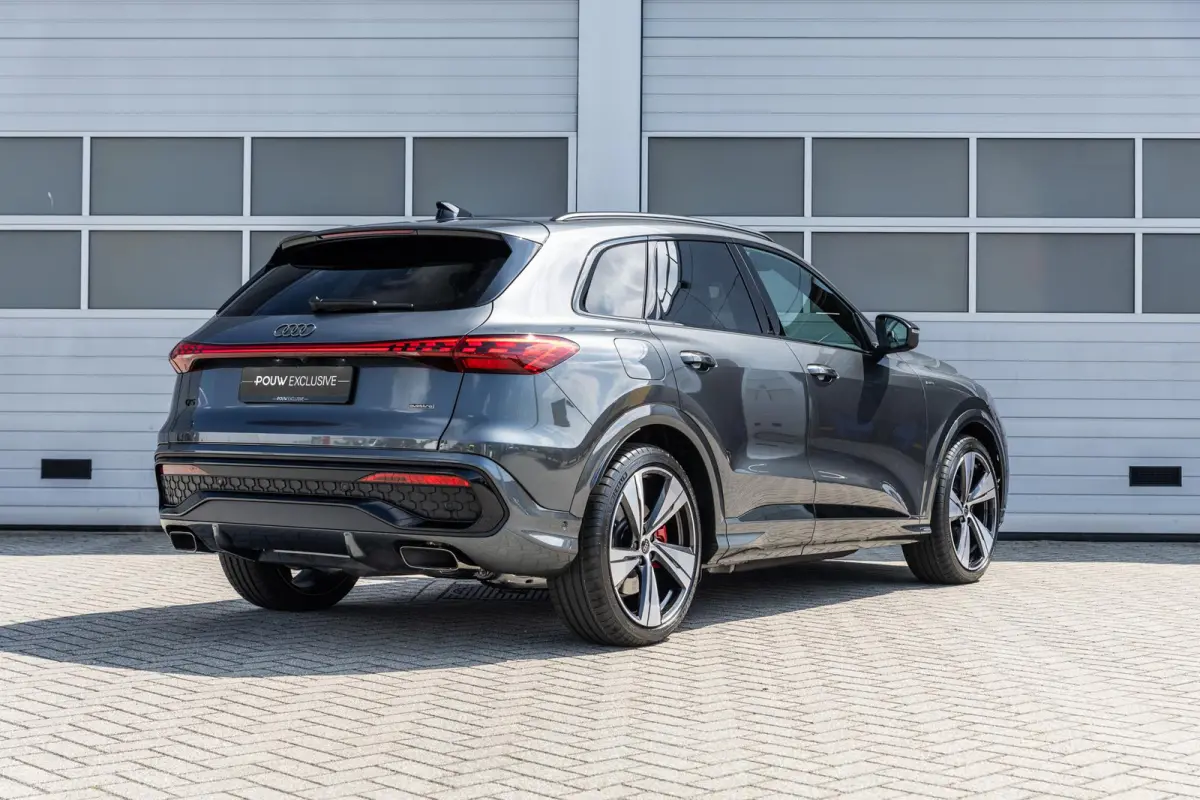 2.0 e-hybrid 367pk quattro S edition Competition | Panoramadak | Trekhaak Wegklapbaar | LMV 21''