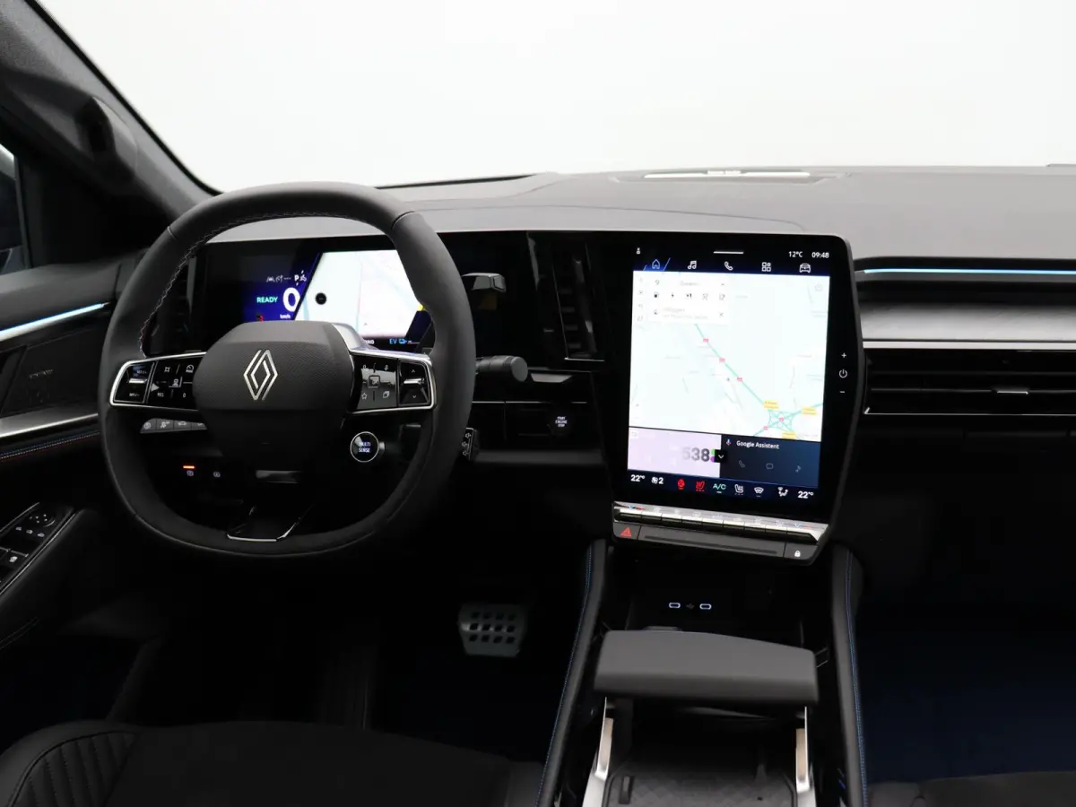 E-Tech 4x4 plug-in hybrid 300pk atelier Alpine | Vijf jaar garantie | Harman Kardon | Panoramisch dak | HUD | Voorruitverwarming |