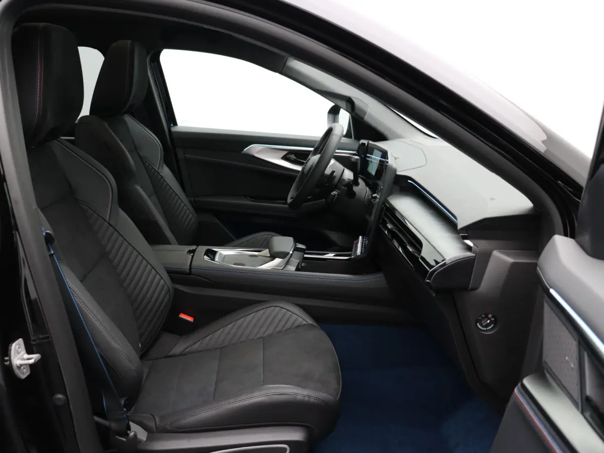 E-Tech 4x4 plug-in hybrid 300pk atelier Alpine | Vijf jaar garantie | Harman Kardon | Panoramisch dak | HUD | Voorruitverwarming |