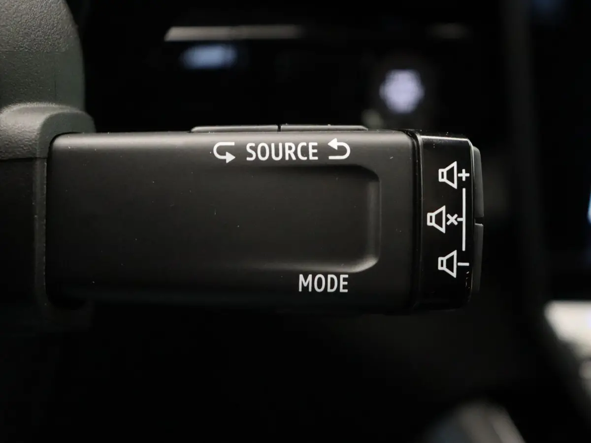 E-Tech 4x4 plug-in hybrid 300pk atelier Alpine | Vijf jaar garantie | Harman Kardon | Panoramisch dak | HUD | Voorruitverwarming |