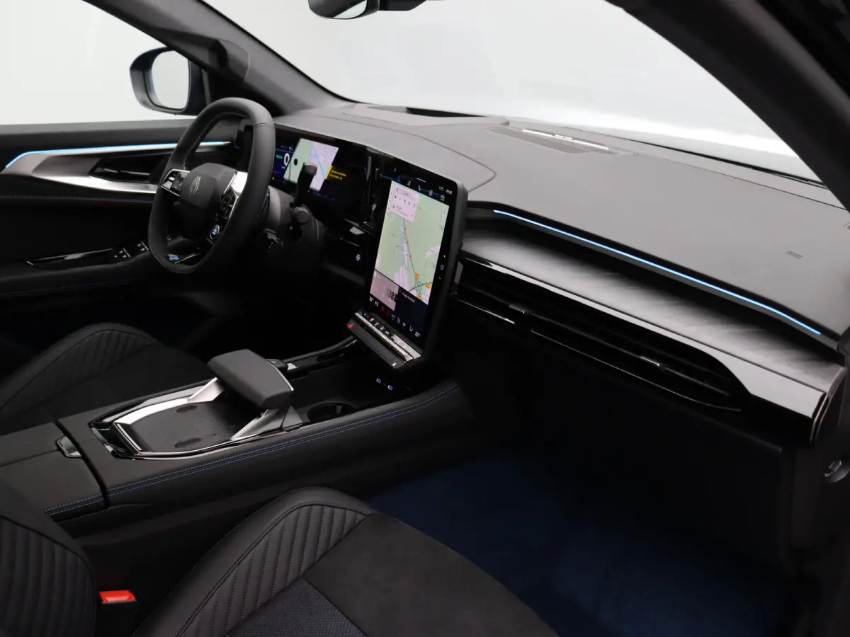 E-Tech 4x4 plug-in hybrid 300pk atelier Alpine | Vijf jaar garantie | Harman Kardon | Panoramisch dak | HUD | Voorruitverwarming |