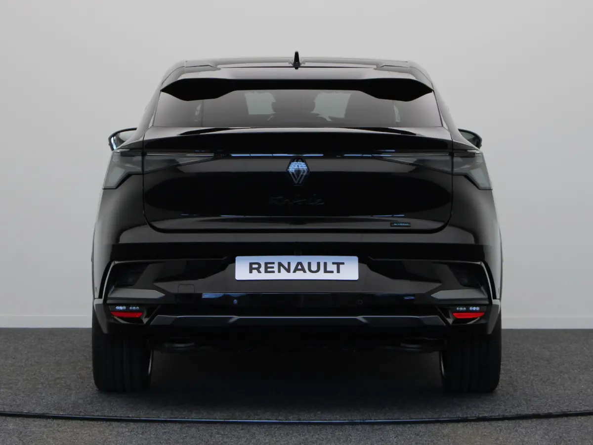 E-Tech 4x4 plug-in hybrid 300pk atelier Alpine | Vijf jaar garantie | Harman Kardon | Panoramisch dak | HUD | Voorruitverwarming |