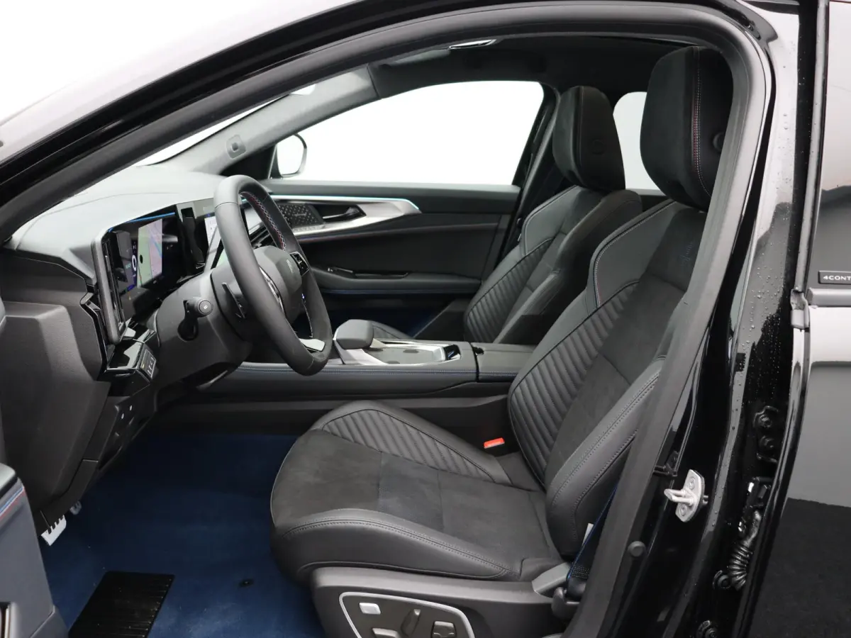 E-Tech 4x4 plug-in hybrid 300pk atelier Alpine | Vijf jaar garantie | Harman Kardon | Panoramisch dak | HUD | Voorruitverwarming |