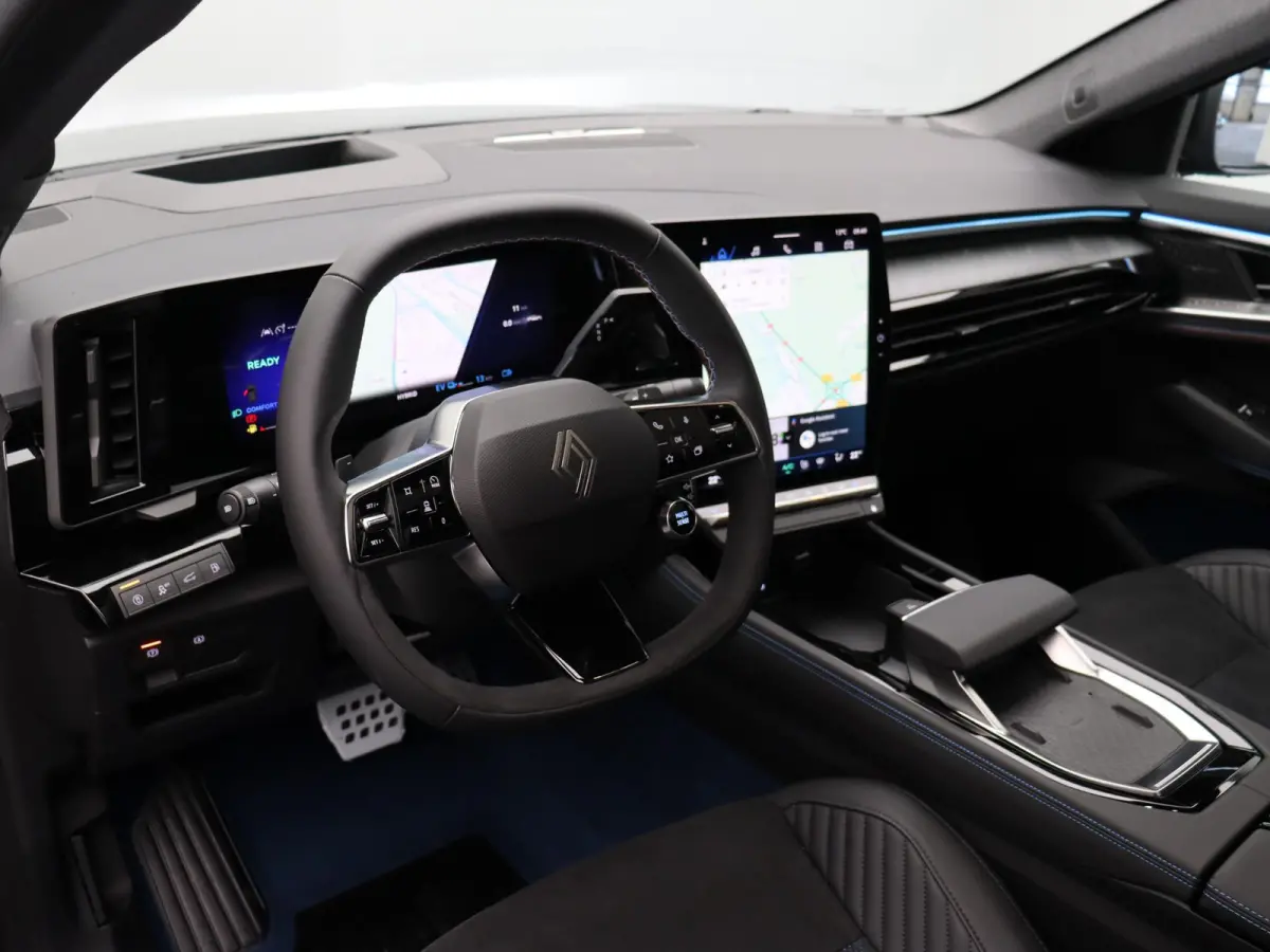 E-Tech 4x4 plug-in hybrid 300pk atelier Alpine | Vijf jaar garantie | Harman Kardon | Panoramisch dak | HUD | Voorruitverwarming |