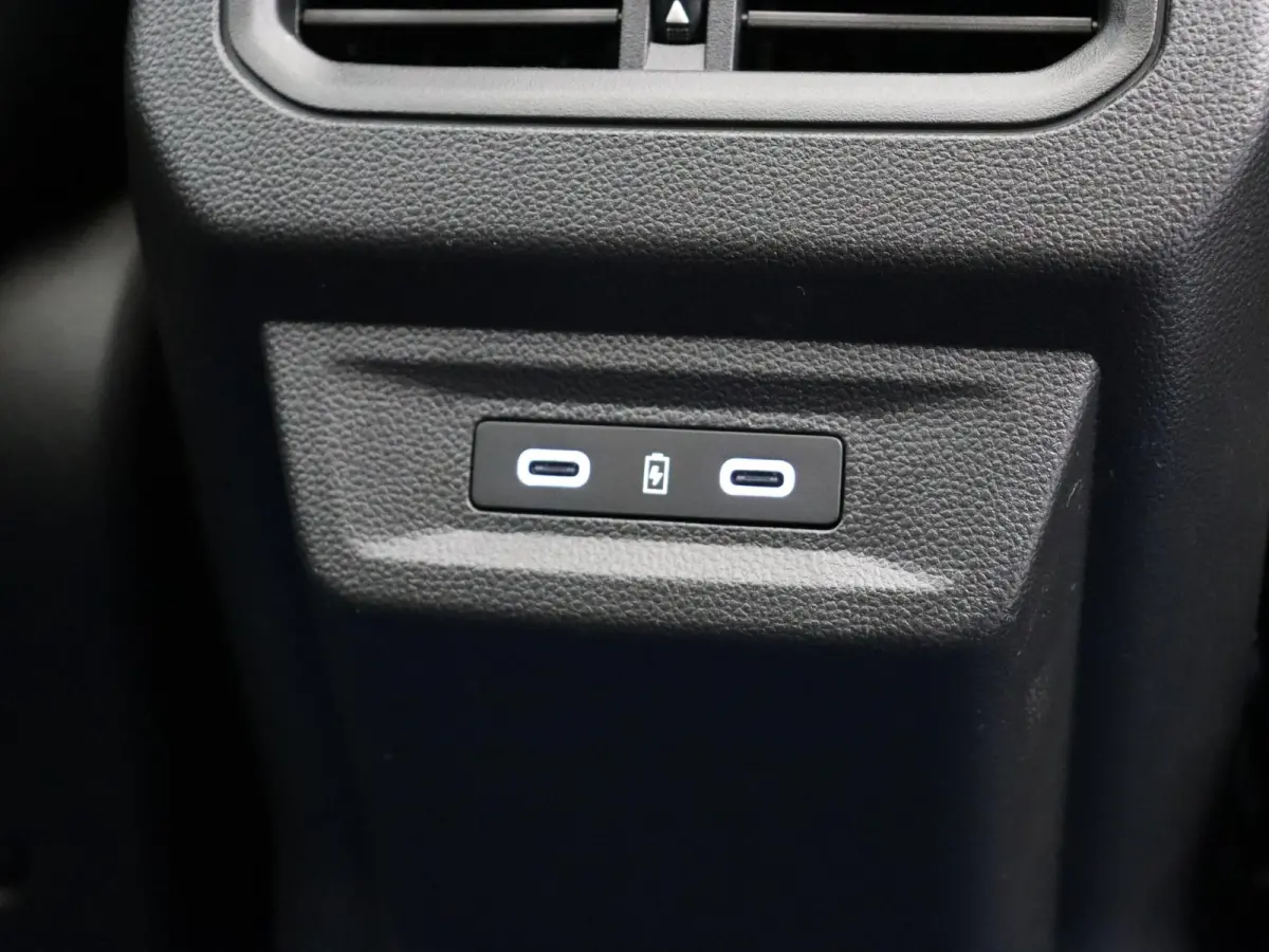E-Tech 4x4 plug-in hybrid 300pk atelier Alpine | Vijf jaar garantie | Harman Kardon | Panoramisch dak | HUD | Voorruitverwarming |
