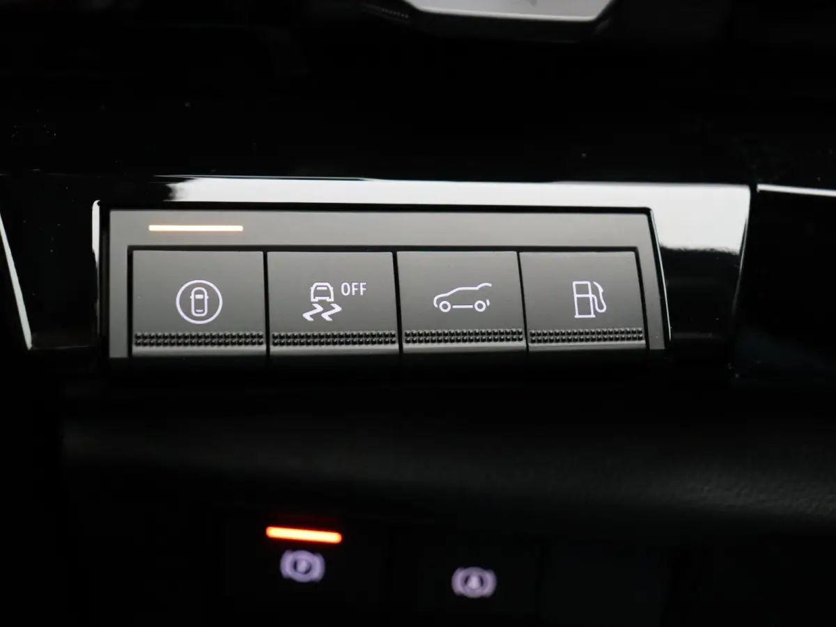 E-Tech 4x4 plug-in hybrid 300pk atelier Alpine | Vijf jaar garantie | Harman Kardon | Panoramisch dak | HUD | Voorruitverwarming |