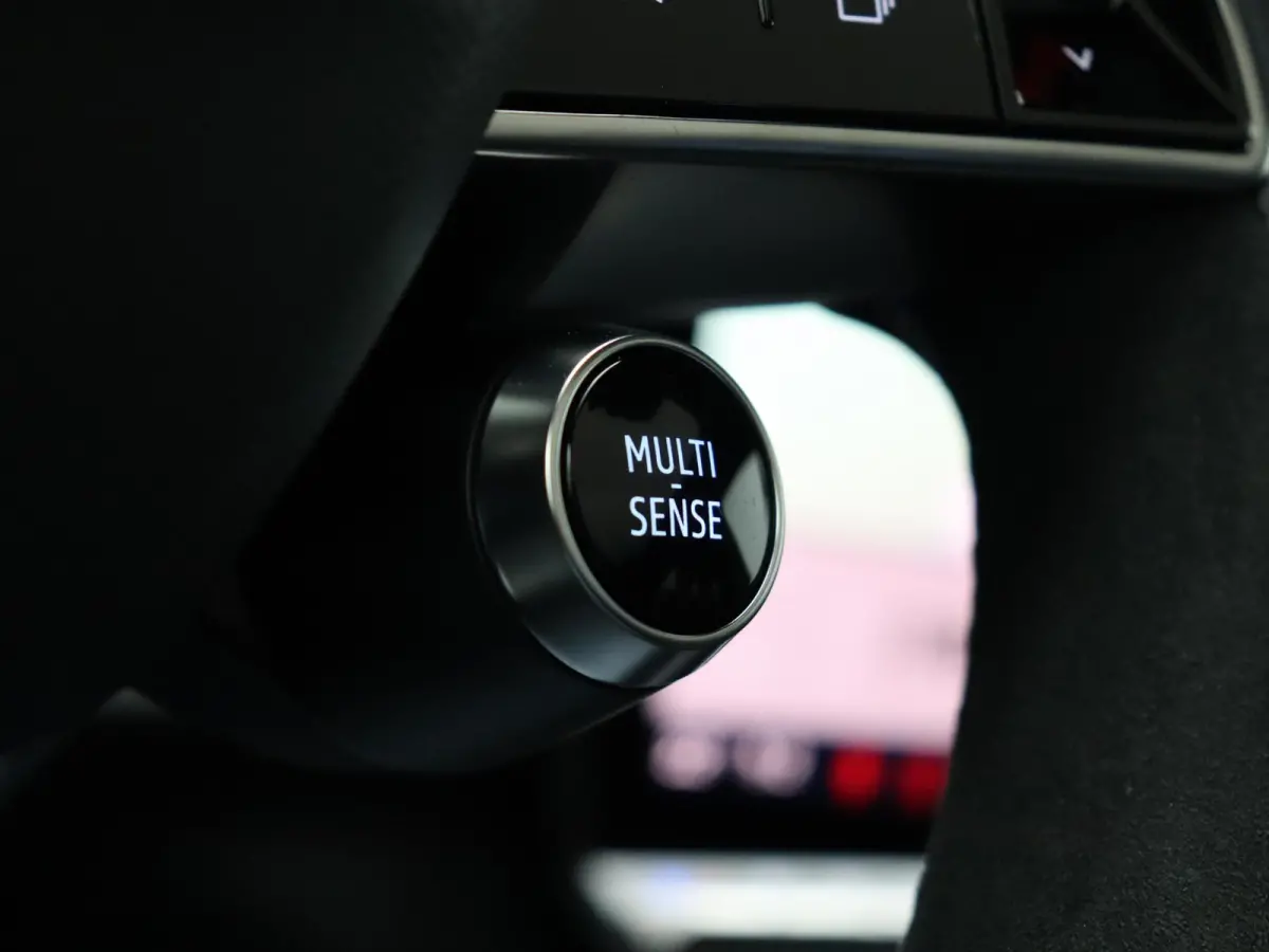 E-Tech 4x4 plug-in hybrid 300pk atelier Alpine | Vijf jaar garantie | Harman Kardon | Panoramisch dak | HUD | Voorruitverwarming |