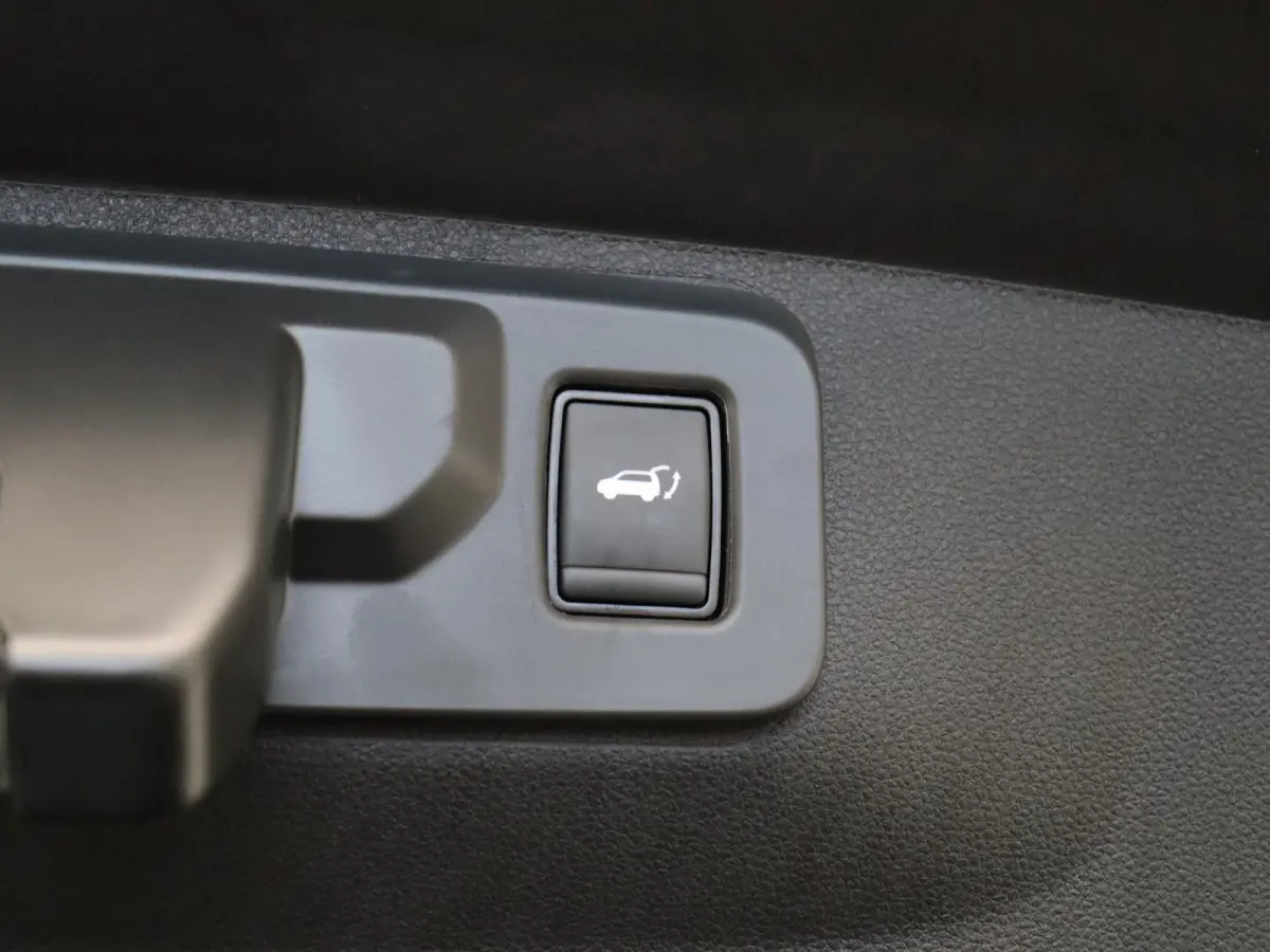 E-Tech 4x4 plug-in hybrid 300pk atelier Alpine | Vijf jaar garantie | Harman Kardon | Panoramisch dak | HUD | Voorruitverwarming |