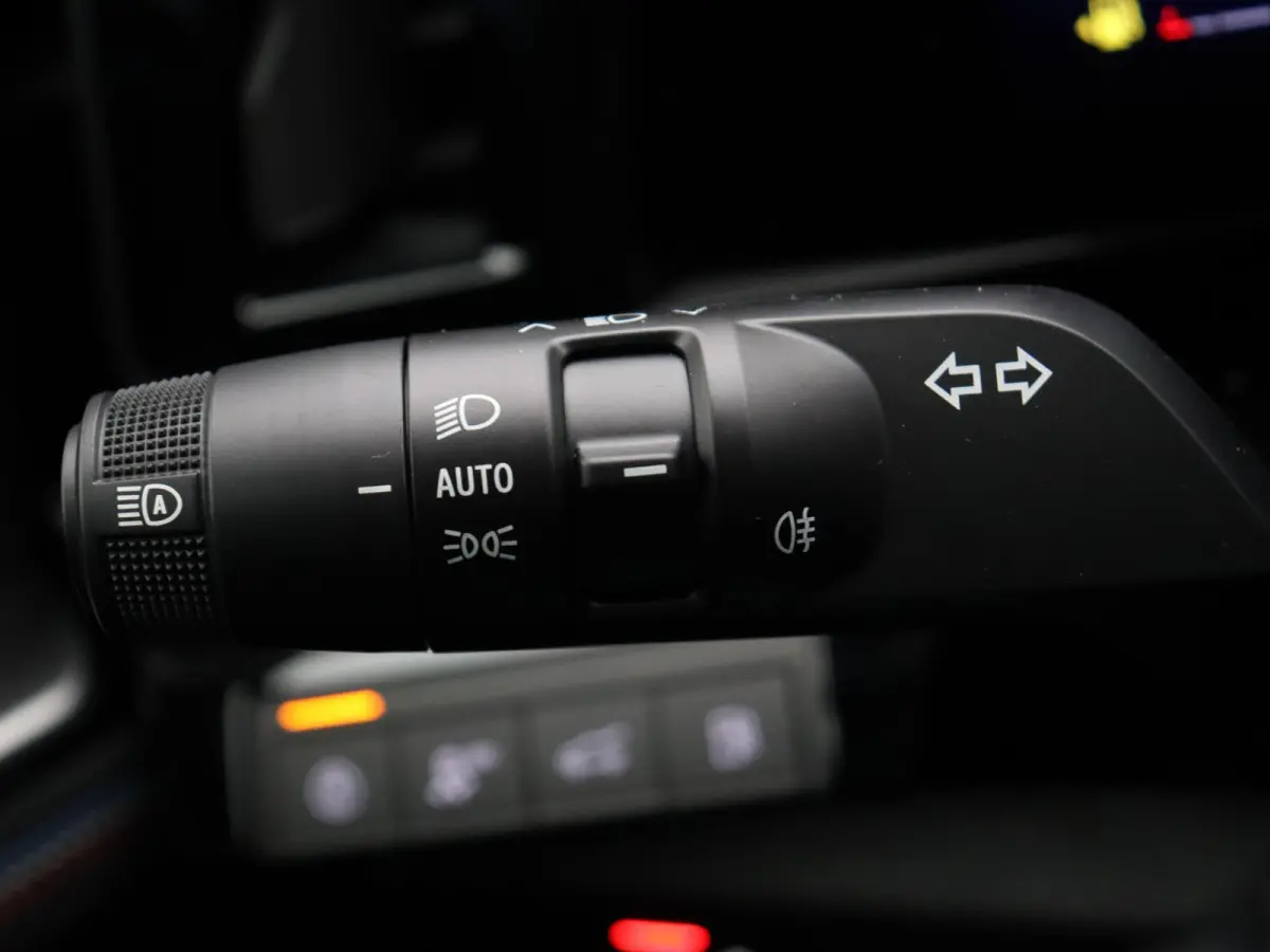 E-Tech 4x4 plug-in hybrid 300pk atelier Alpine | Vijf jaar garantie | Harman Kardon | Panoramisch dak | HUD | Voorruitverwarming |