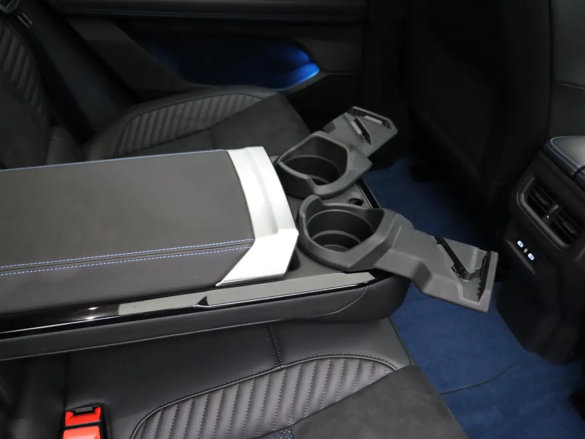 E-Tech 4x4 plug-in hybrid 300pk atelier Alpine | Vijf jaar garantie | Harman Kardon | Panoramisch dak | HUD | Voorruitverwarming |