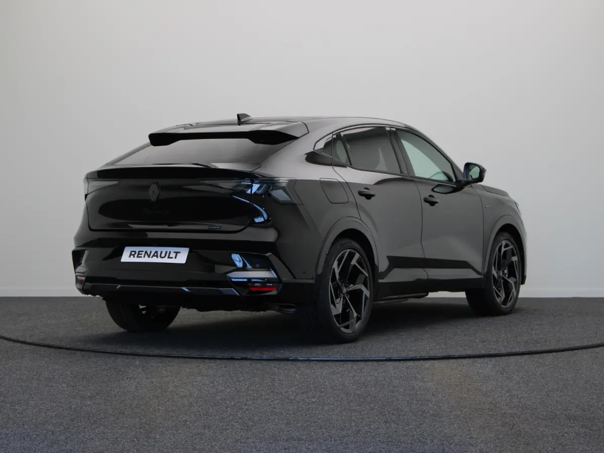 E-Tech 4x4 plug-in hybrid 300pk atelier Alpine | Vijf jaar garantie | Harman Kardon | Panoramisch dak | HUD | Voorruitverwarming |