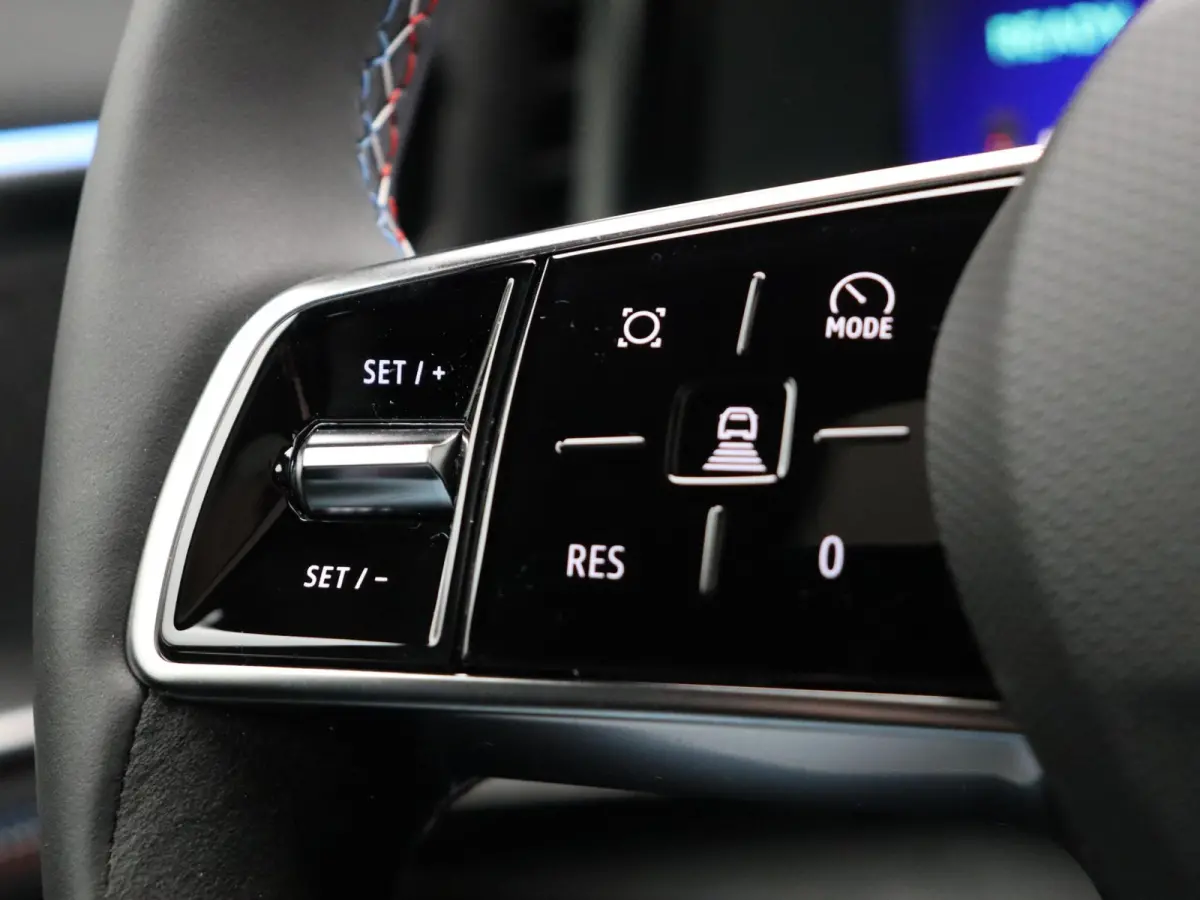 E-Tech 4x4 plug-in hybrid 300pk atelier Alpine | Vijf jaar garantie | Harman Kardon | Panoramisch dak | HUD | Voorruitverwarming |