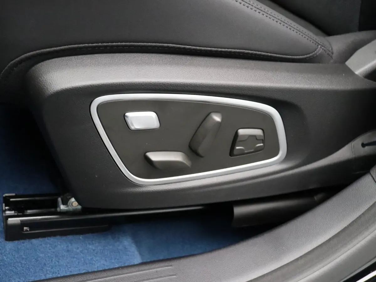 E-Tech 4x4 plug-in hybrid 300pk atelier Alpine | Vijf jaar garantie | Harman Kardon | Panoramisch dak | HUD | Voorruitverwarming |