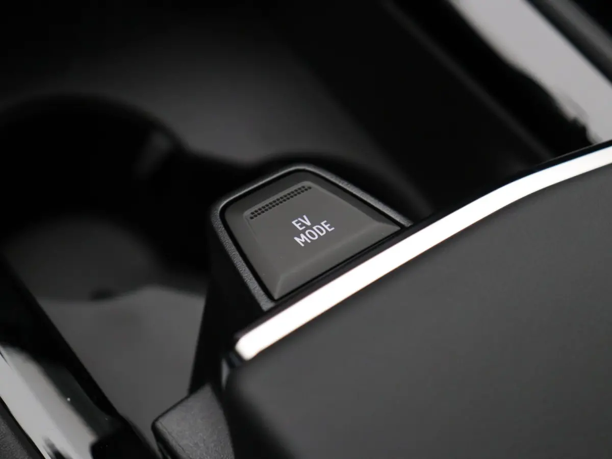 E-Tech 4x4 plug-in hybrid 300pk atelier Alpine | Vijf jaar garantie | Harman Kardon | Panoramisch dak | HUD | Voorruitverwarming |