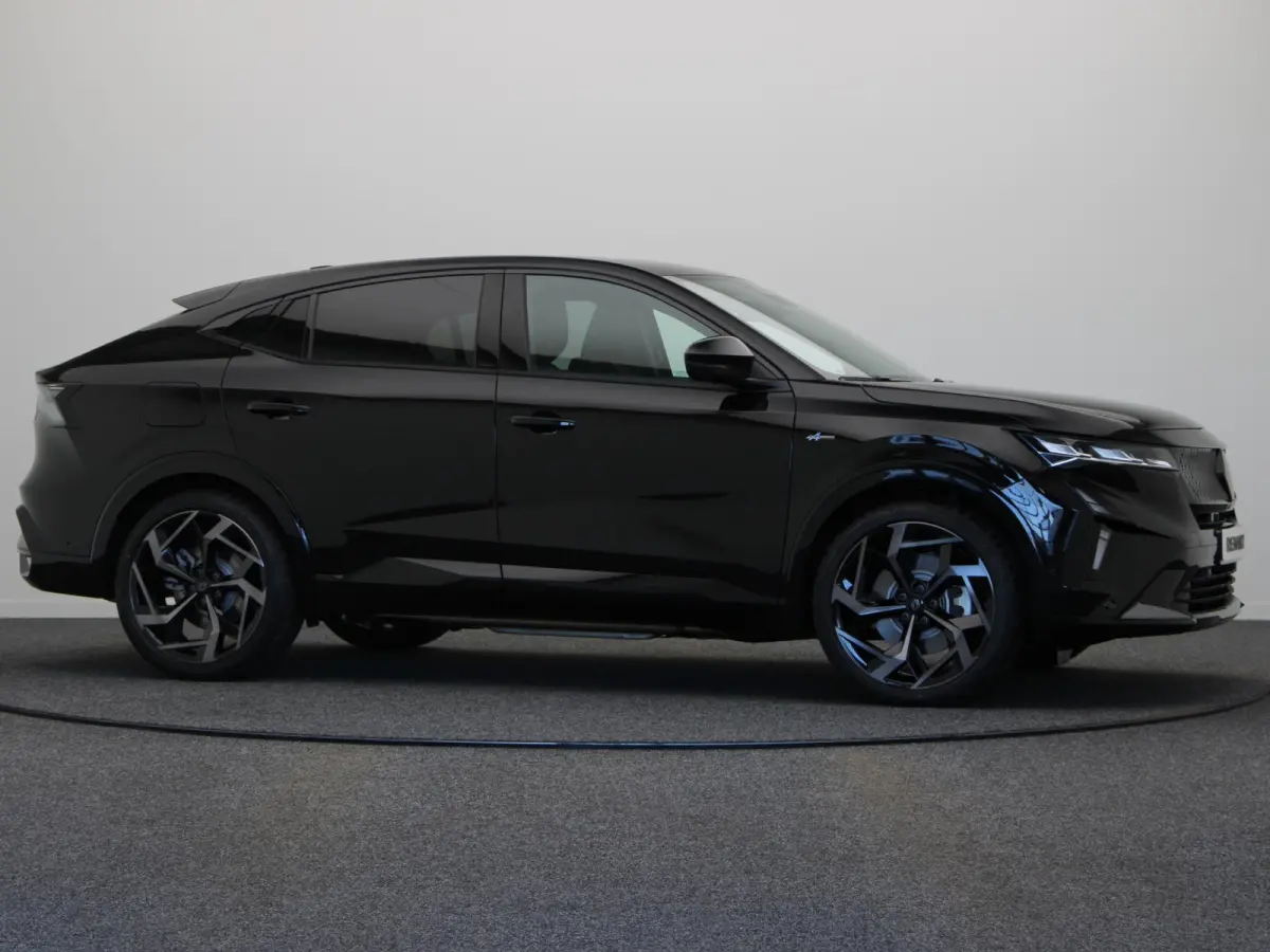 E-Tech 4x4 plug-in hybrid 300pk atelier Alpine | Vijf jaar garantie | Harman Kardon | Panoramisch dak | HUD | Voorruitverwarming |
