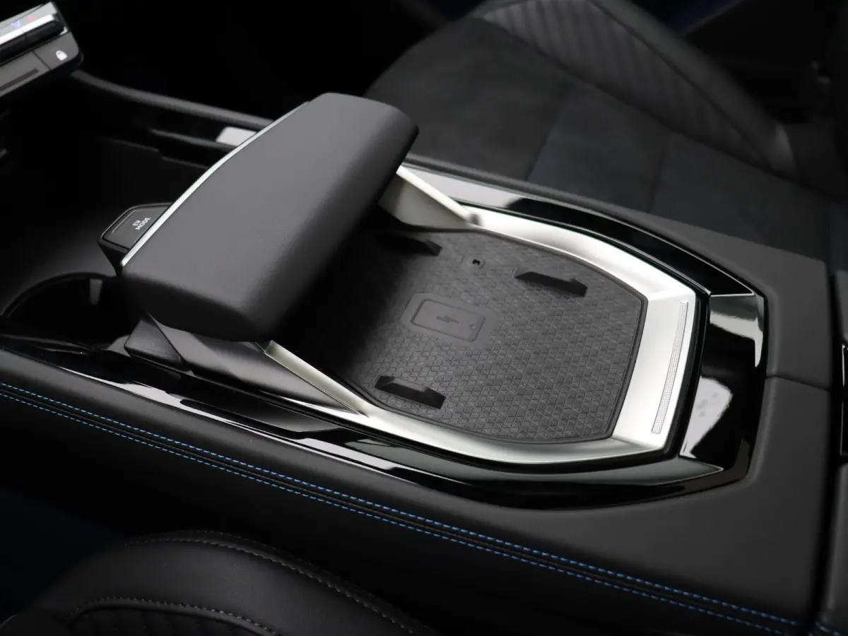 E-Tech 4x4 plug-in hybrid 300pk atelier Alpine | Vijf jaar garantie | Harman Kardon | Panoramisch dak | HUD | Voorruitverwarming |