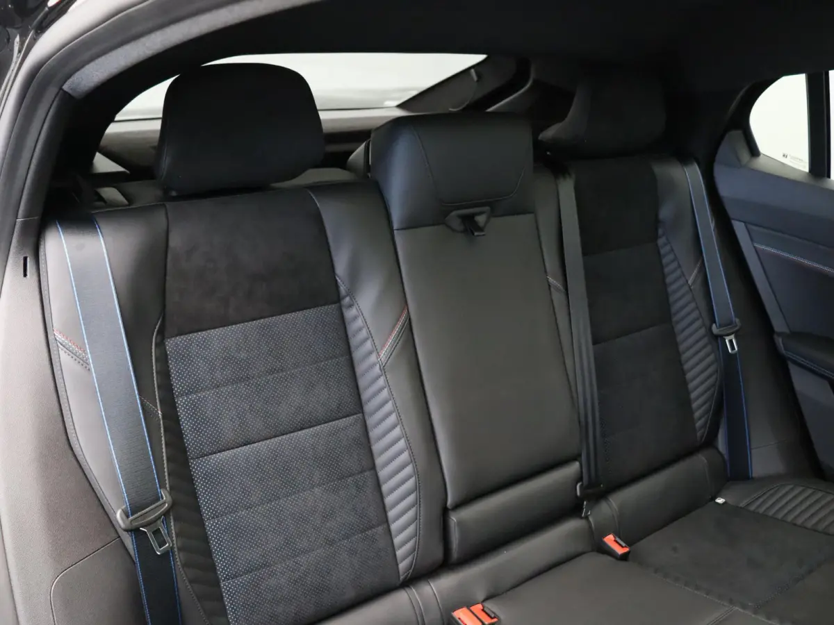 E-Tech 4x4 plug-in hybrid 300pk atelier Alpine | Vijf jaar garantie | Harman Kardon | Panoramisch dak | HUD | Voorruitverwarming |