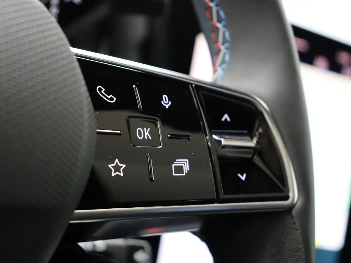 E-Tech 4x4 plug-in hybrid 300pk atelier Alpine | Vijf jaar garantie | Harman Kardon | Panoramisch dak | HUD | Voorruitverwarming |