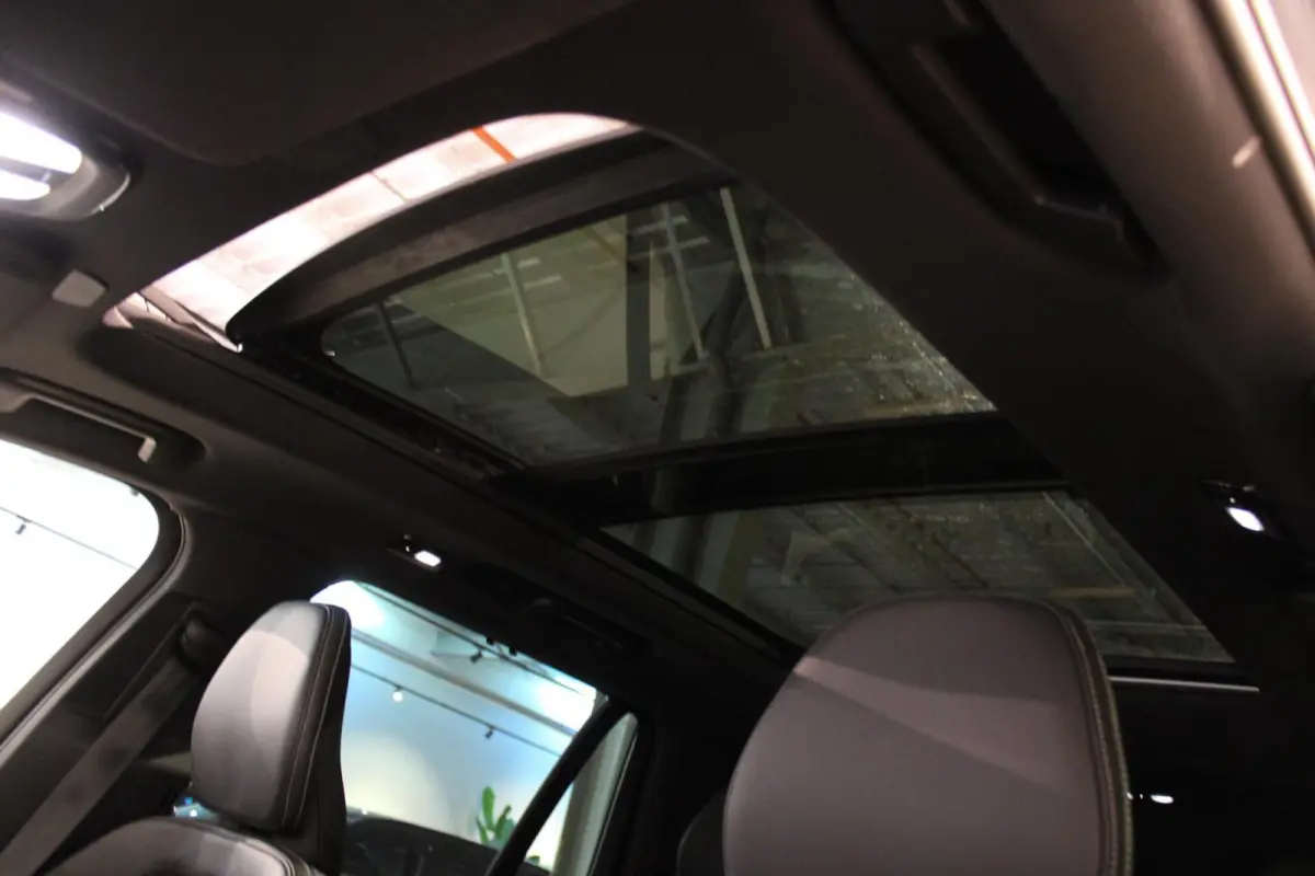 2.0 T8 Recharge AWD Ultra Dark B&W | PANO | LUCHT