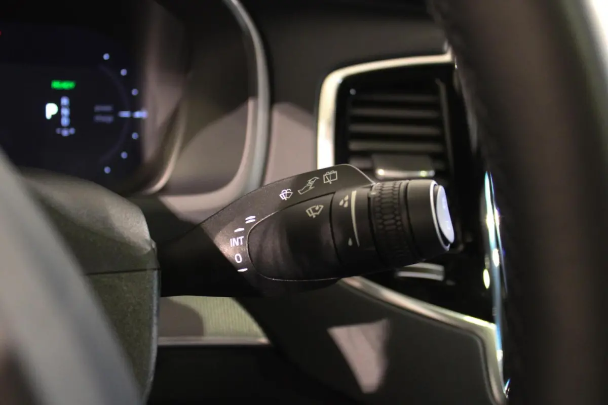 2.0 T8 Recharge AWD Ultra Dark B&W | PANO | LUCHT