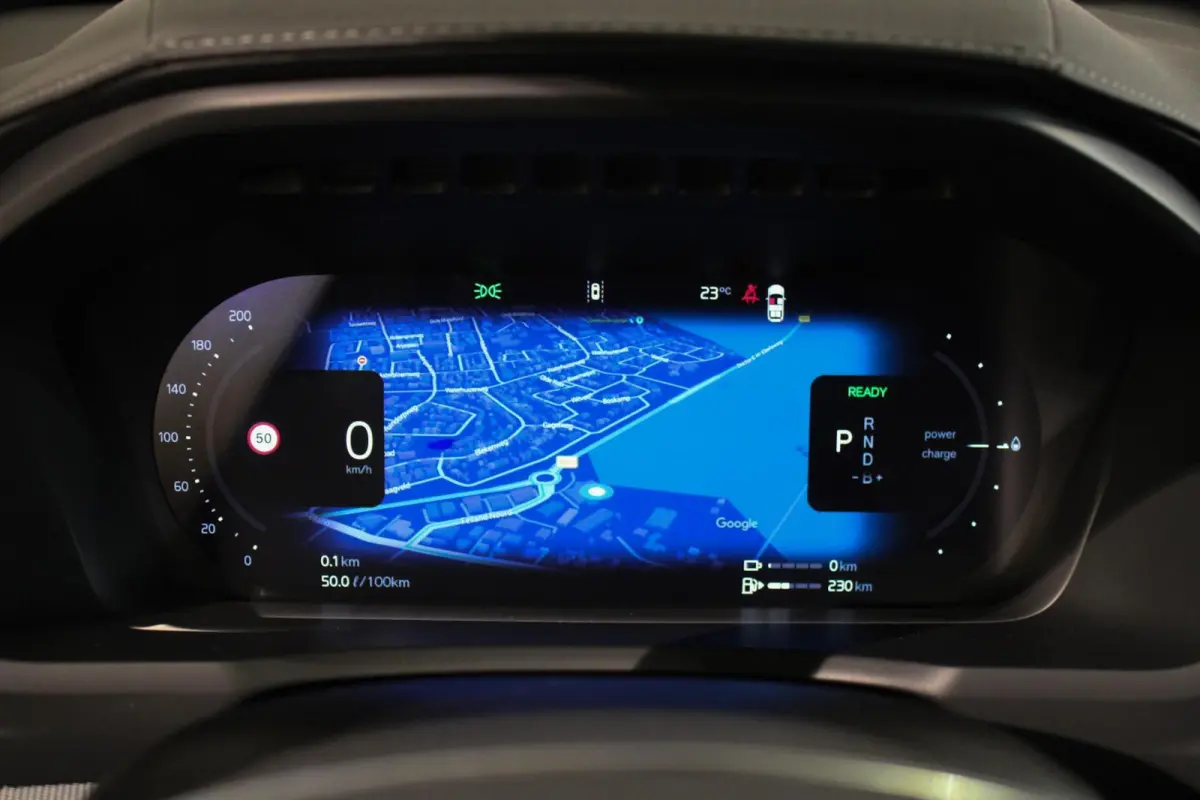 2.0 T8 Recharge AWD Ultra Dark B&W | PANO | LUCHT