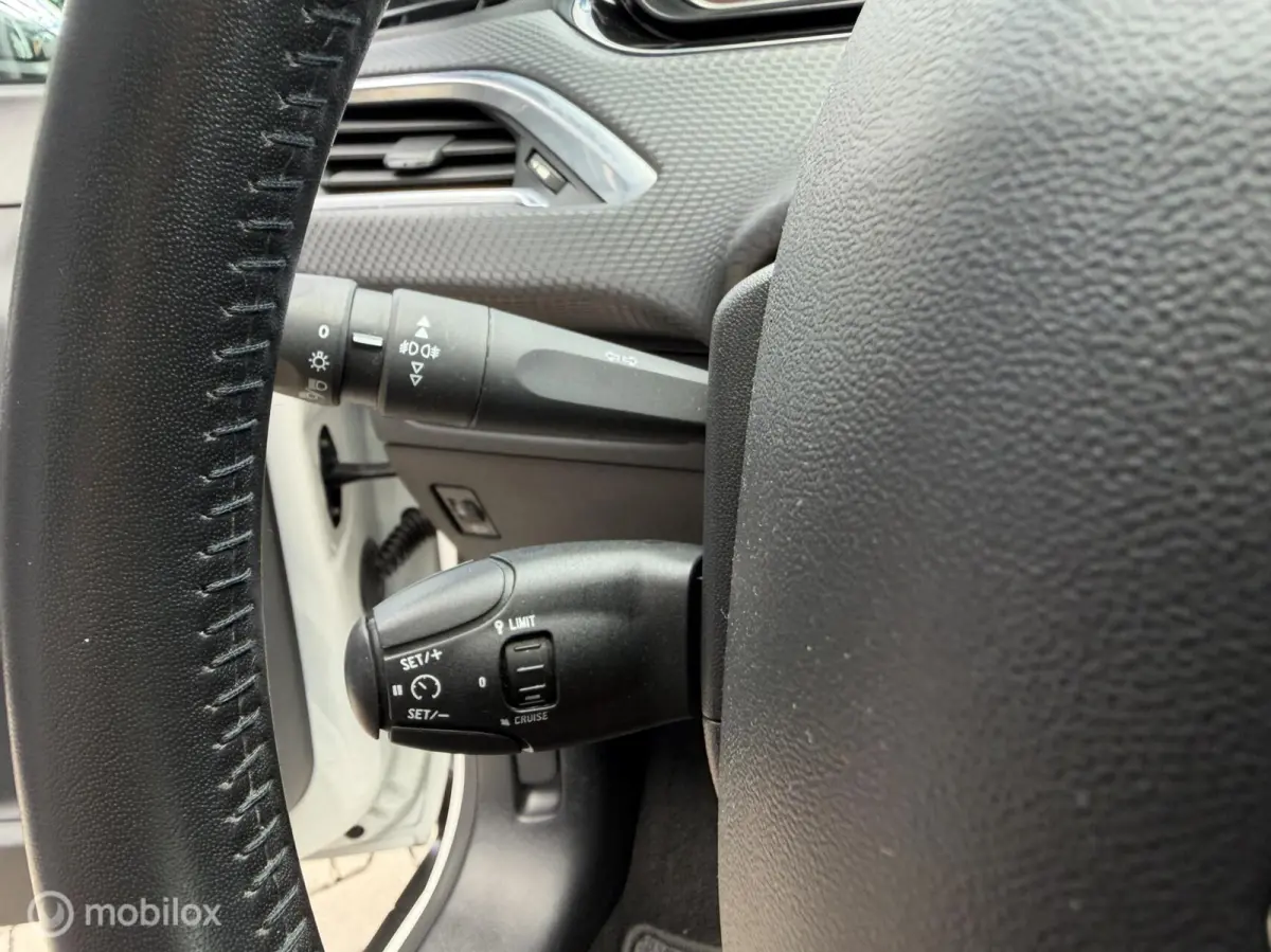 1.2 82PK Active | CRUISE | AIRCO | PANO |