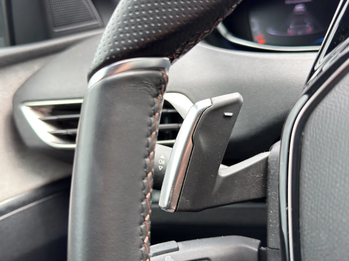 1.2 PureTech GT Black pack | Full map navigatie | Full LED | Keyless | Carplay/android auto | 19 inch lm velgen
