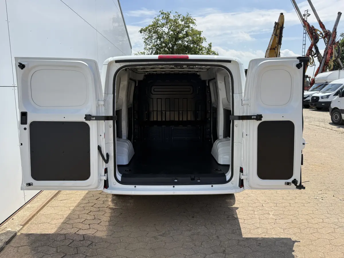 64 kWh 163PK Elektrisch! L1H1 335KM WLTP 360° Camera Dubbele schuifdeuren Snelladen Climate control Cruise control Carplay Laadkabel Parkeersensoren