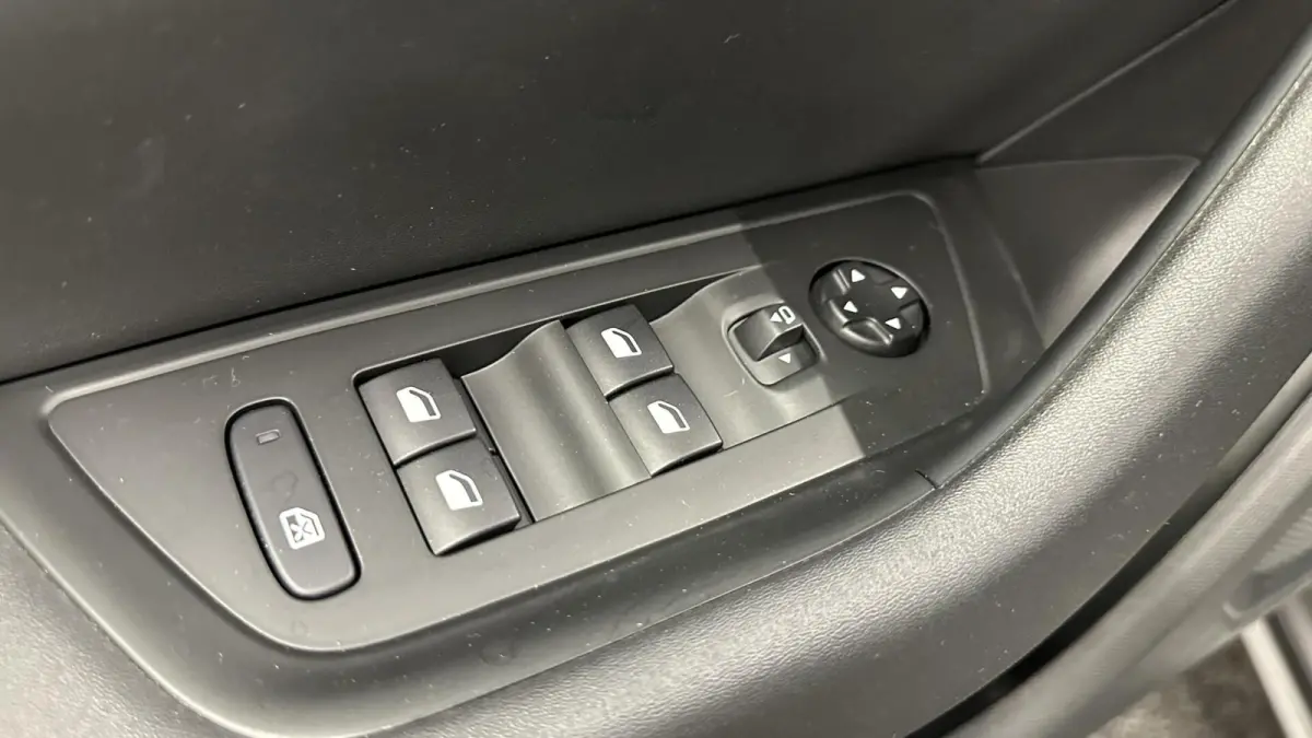 1.2 PureTech Active Pack Business AUTOMAAT TREKHAAK CAMERA CRUISE CARPLAY NAVI ECC.