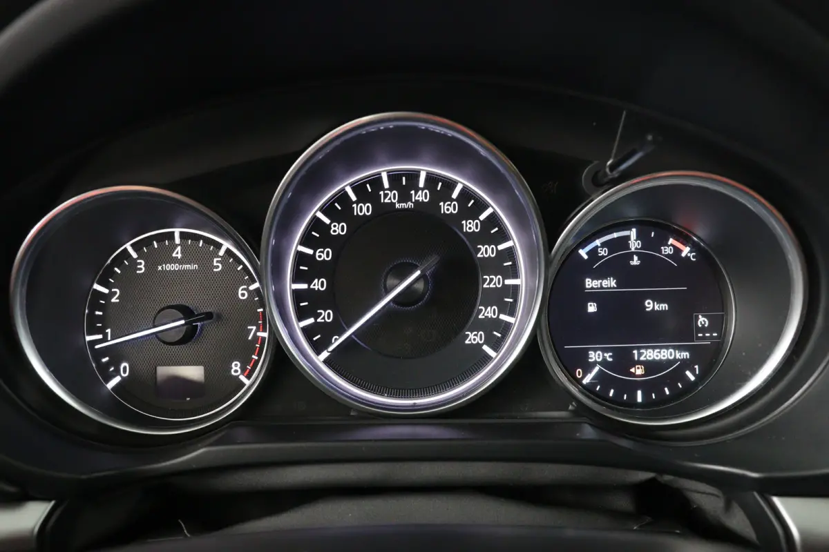 2.0 SkyActiv-G 165 GT-M | Trekhaak | Head-Up Display | 360 Camera | Stoel-/Stuurverwarming | Climate Control | Navigatie | 19 inch velgen