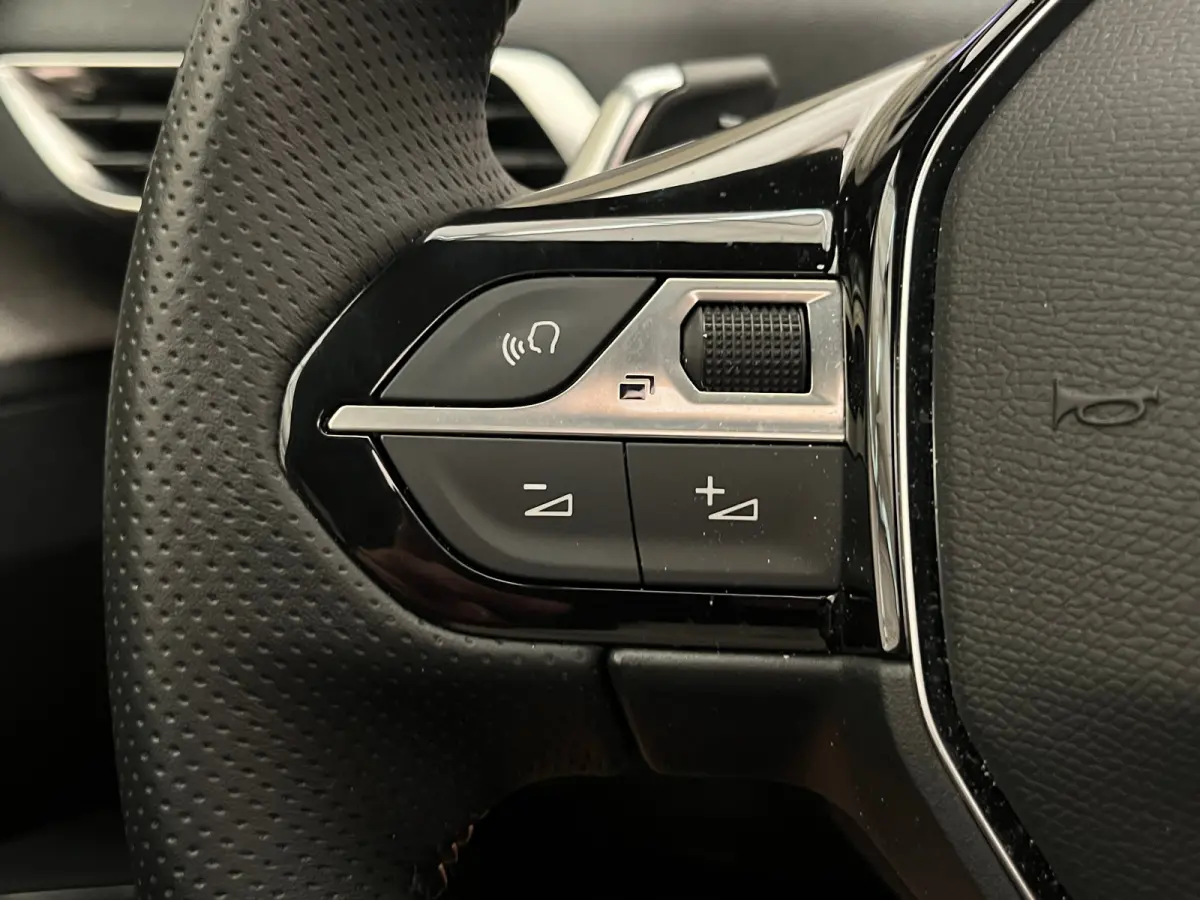 1.2 PureTech Blue Lease GT VOL!! | Panorama Dak | Alcantara stoelen met elek. verstelling en Massage | Stoelverwarming | Elek. Achterklep | Adaptieve Cruise | Carplay | Apple Carplay/Android