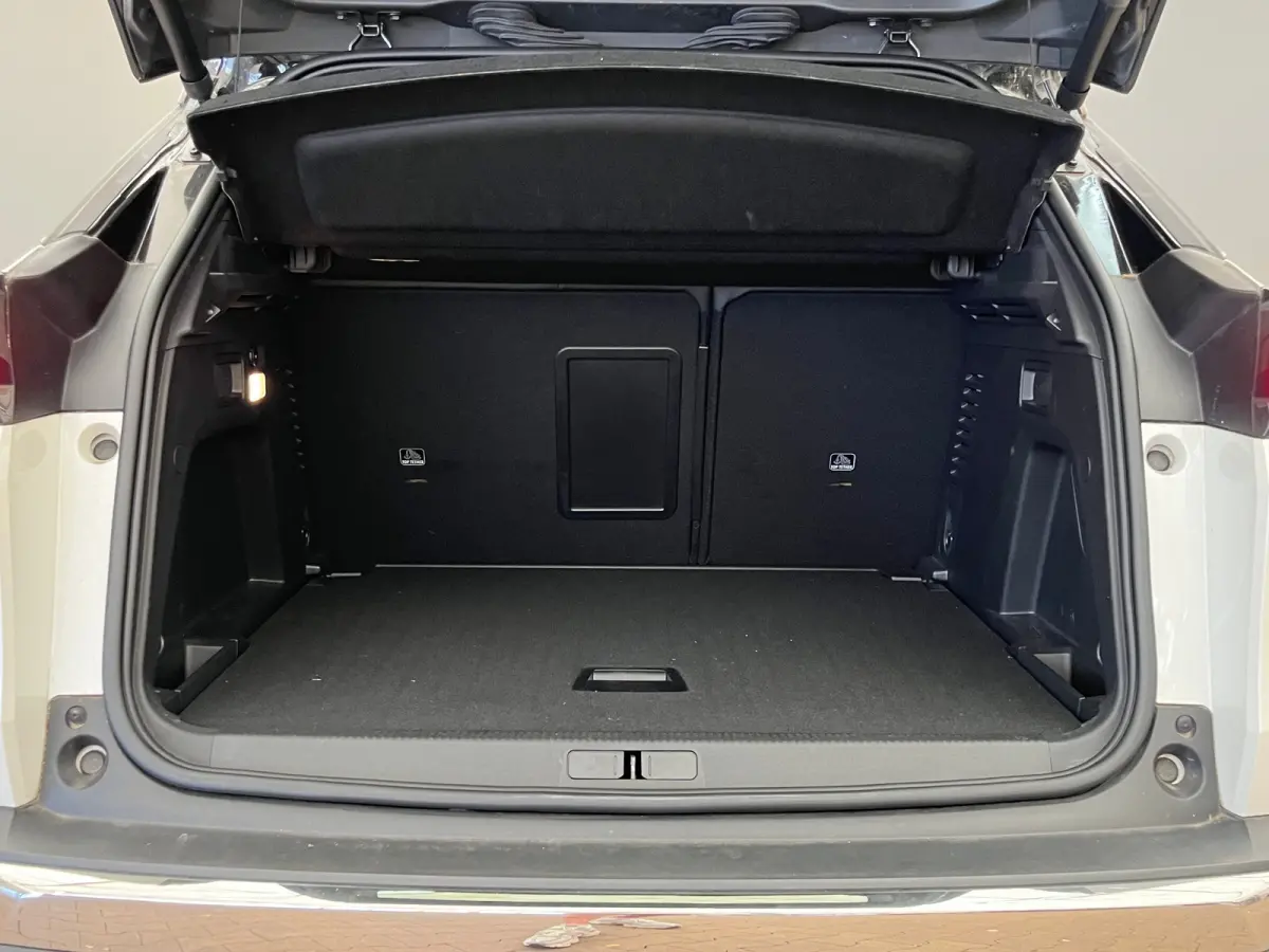1.2 PureTech Blue Lease GT VOL!! | Panorama Dak | Alcantara stoelen met elek. verstelling en Massage | Stoelverwarming | Elek. Achterklep | Adaptieve Cruise | Carplay | Apple Carplay/Android