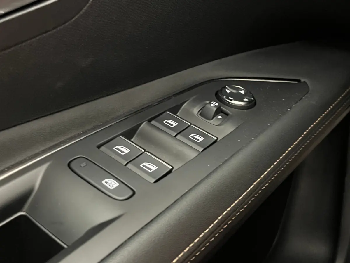 1.2 PureTech Blue Lease GT VOL!! | Panorama Dak | Alcantara stoelen met elek. verstelling en Massage | Stoelverwarming | Elek. Achterklep | Adaptieve Cruise | Carplay | Apple Carplay/Android