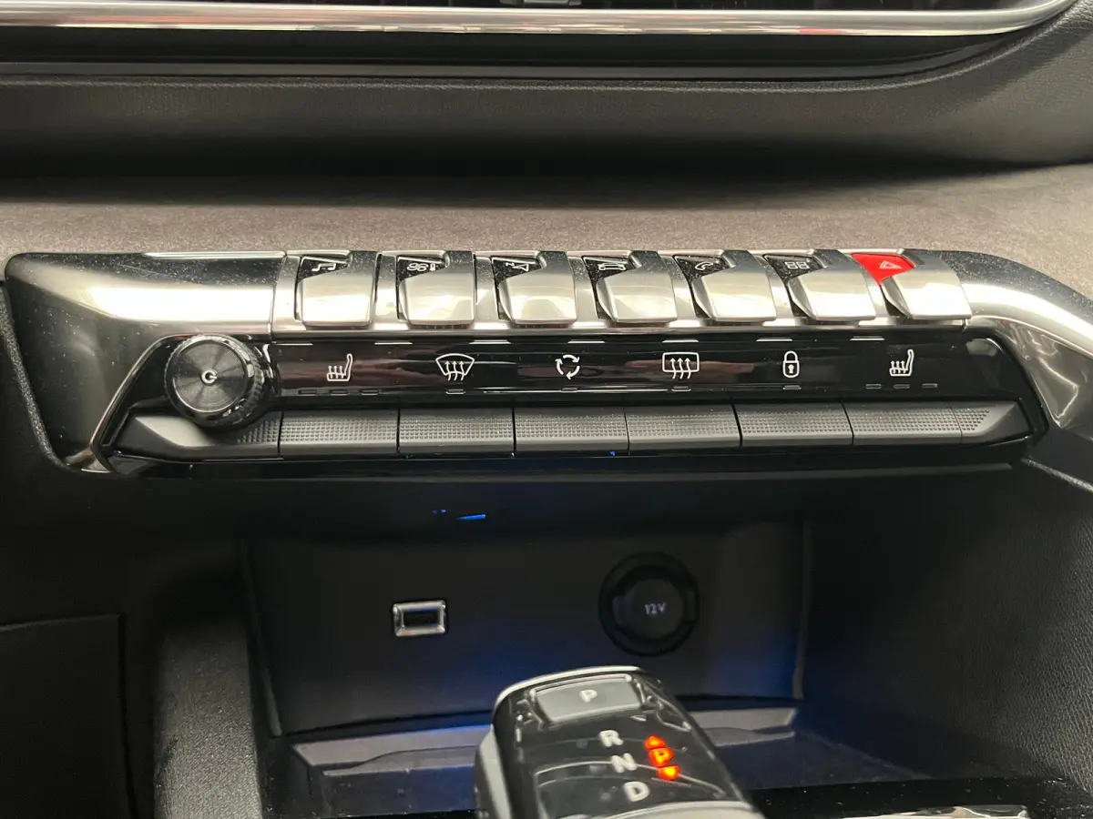 1.2 PureTech Blue Lease GT VOL!! | Panorama Dak | Alcantara stoelen met elek. verstelling en Massage | Stoelverwarming | Elek. Achterklep | Adaptieve Cruise | Carplay | Apple Carplay/Android