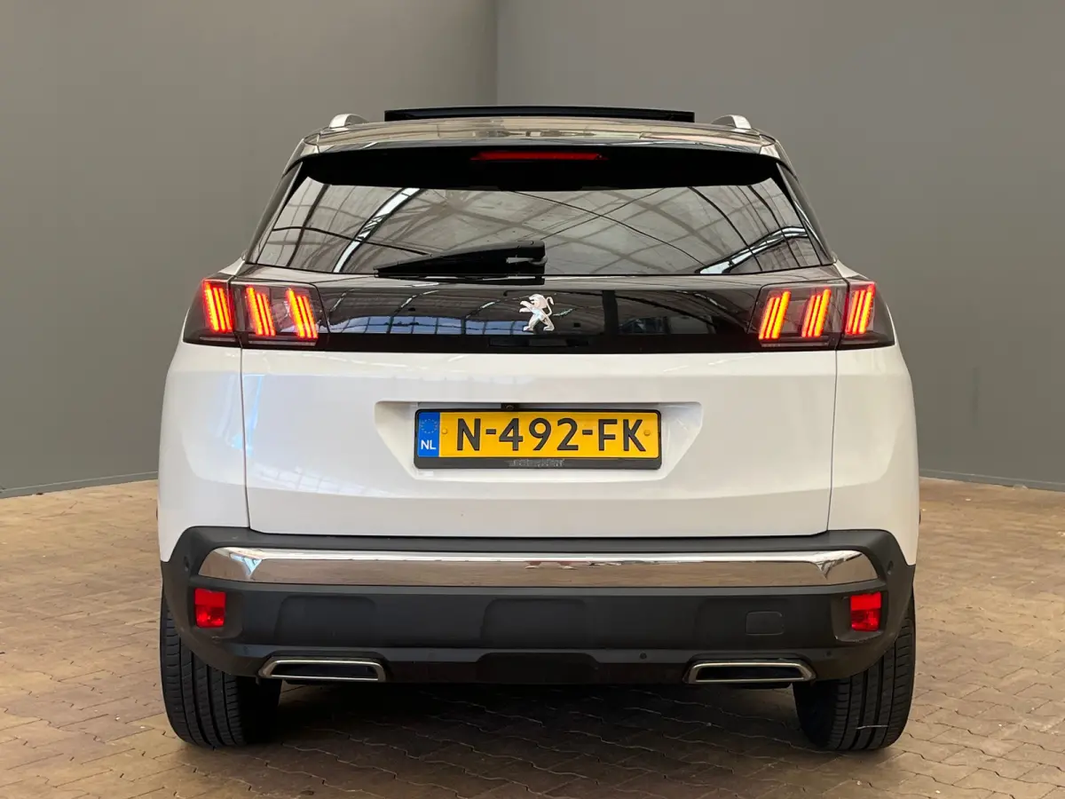 1.2 PureTech Blue Lease GT VOL!! | Panorama Dak | Alcantara stoelen met elek. verstelling en Massage | Stoelverwarming | Elek. Achterklep | Adaptieve Cruise | Carplay | Apple Carplay/Android