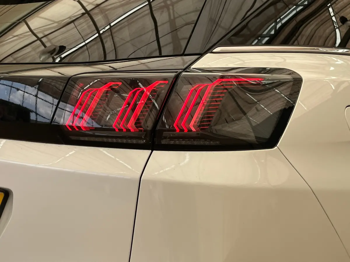 1.2 PureTech Blue Lease GT VOL!! | Panorama Dak | Alcantara stoelen met elek. verstelling en Massage | Stoelverwarming | Elek. Achterklep | Adaptieve Cruise | Carplay | Apple Carplay/Android