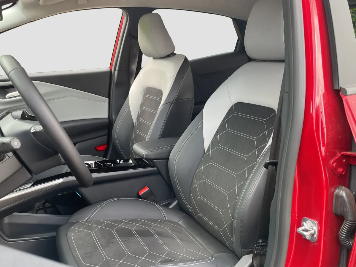 44KW | Winterpack | Cruise Control | Camera | CarPlay | Navi |