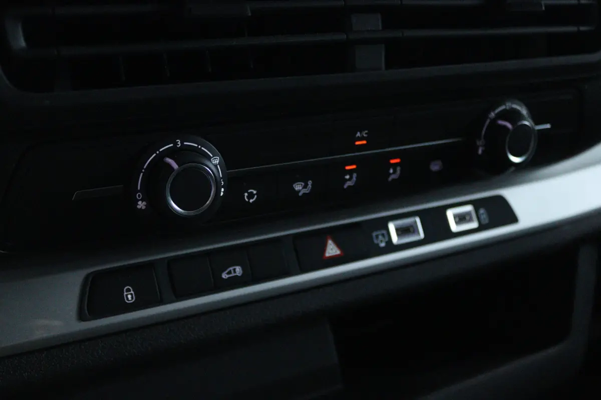 2.0 Diesel 145 S&S L3 AUTOMAAT | Cruise Control | Betimmering | Camera | Carplay | 3-zits | Airco | Sensoren |