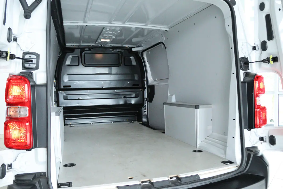 2.0 Diesel 145 S&S L3 AUTOMAAT | Cruise Control | Betimmering | Camera | Carplay | 3-zits | Airco | Sensoren |