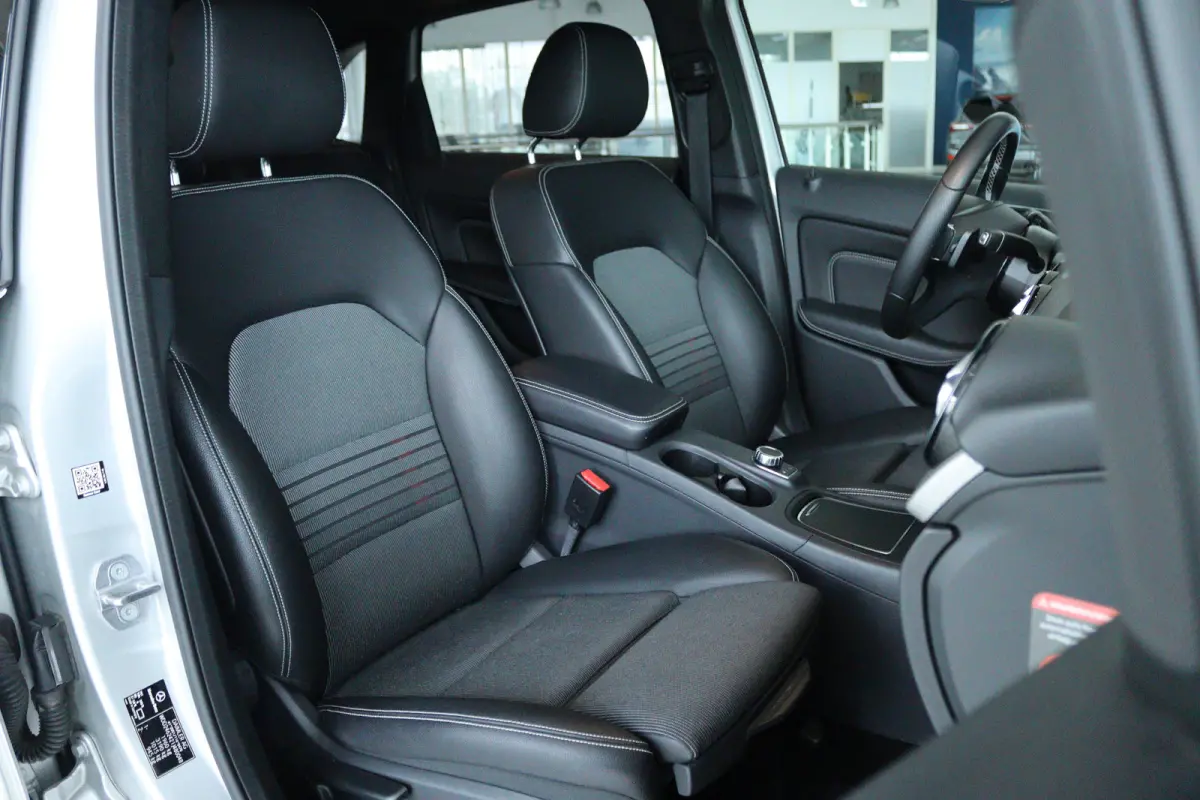 180 Ambition | Cruise Control | Navigatie | LED | Airco | Sensoren V/A | LMV |