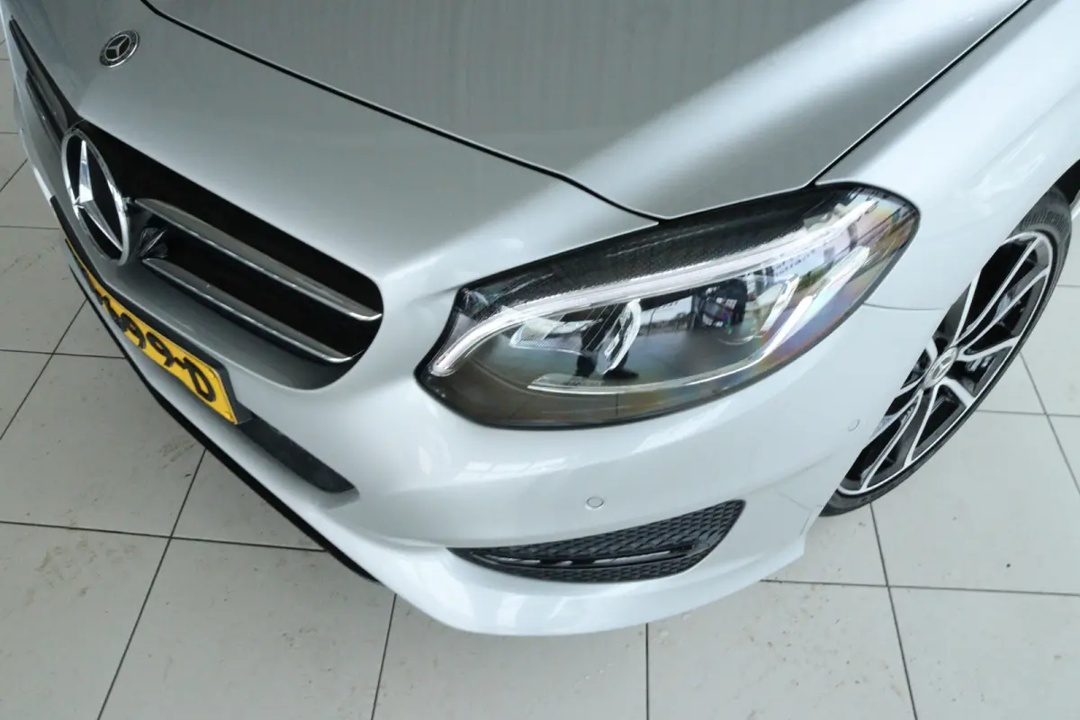 180 Ambition | Cruise Control | Navigatie | LED | Airco | Sensoren V/A | LMV |