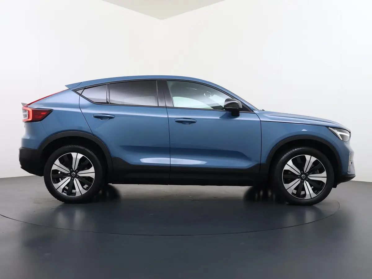 Recharge Core 69 kWh SOH 93%|VOLVO DEALER ONDERHOUDEN| ACHTERUITRIJCAMERA| PANORAMADAK| STOEL + STUURVERWARMING| RIJKLAARPRIJS INCL. 12 MAANDEN BOVAG GARANTIE|