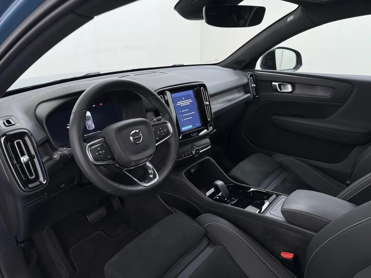 Recharge Core 69 kWh SOH 93%|VOLVO DEALER ONDERHOUDEN| ACHTERUITRIJCAMERA| PANORAMADAK| STOEL + STUURVERWARMING| RIJKLAARPRIJS INCL. 12 MAANDEN BOVAG GARANTIE|