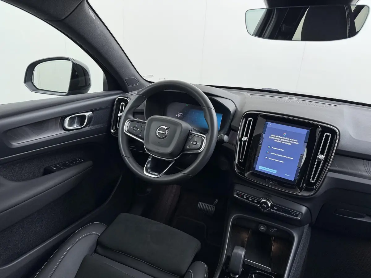 Recharge Core 69 kWh SOH 93%|VOLVO DEALER ONDERHOUDEN| ACHTERUITRIJCAMERA| PANORAMADAK| STOEL + STUURVERWARMING| RIJKLAARPRIJS INCL. 12 MAANDEN BOVAG GARANTIE|