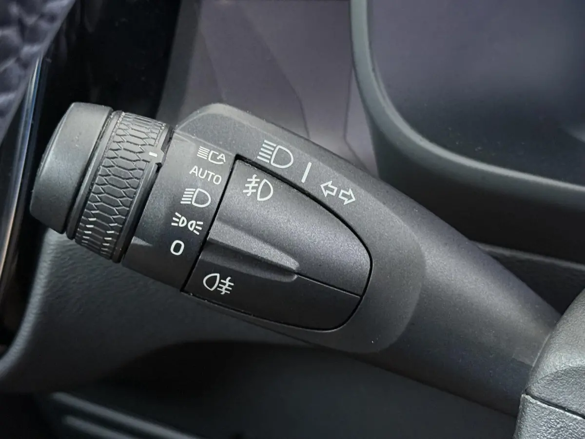 Recharge Core 69 kWh SOH 93%|VOLVO DEALER ONDERHOUDEN| ACHTERUITRIJCAMERA| PANORAMADAK| STOEL + STUURVERWARMING| RIJKLAARPRIJS INCL. 12 MAANDEN BOVAG GARANTIE|
