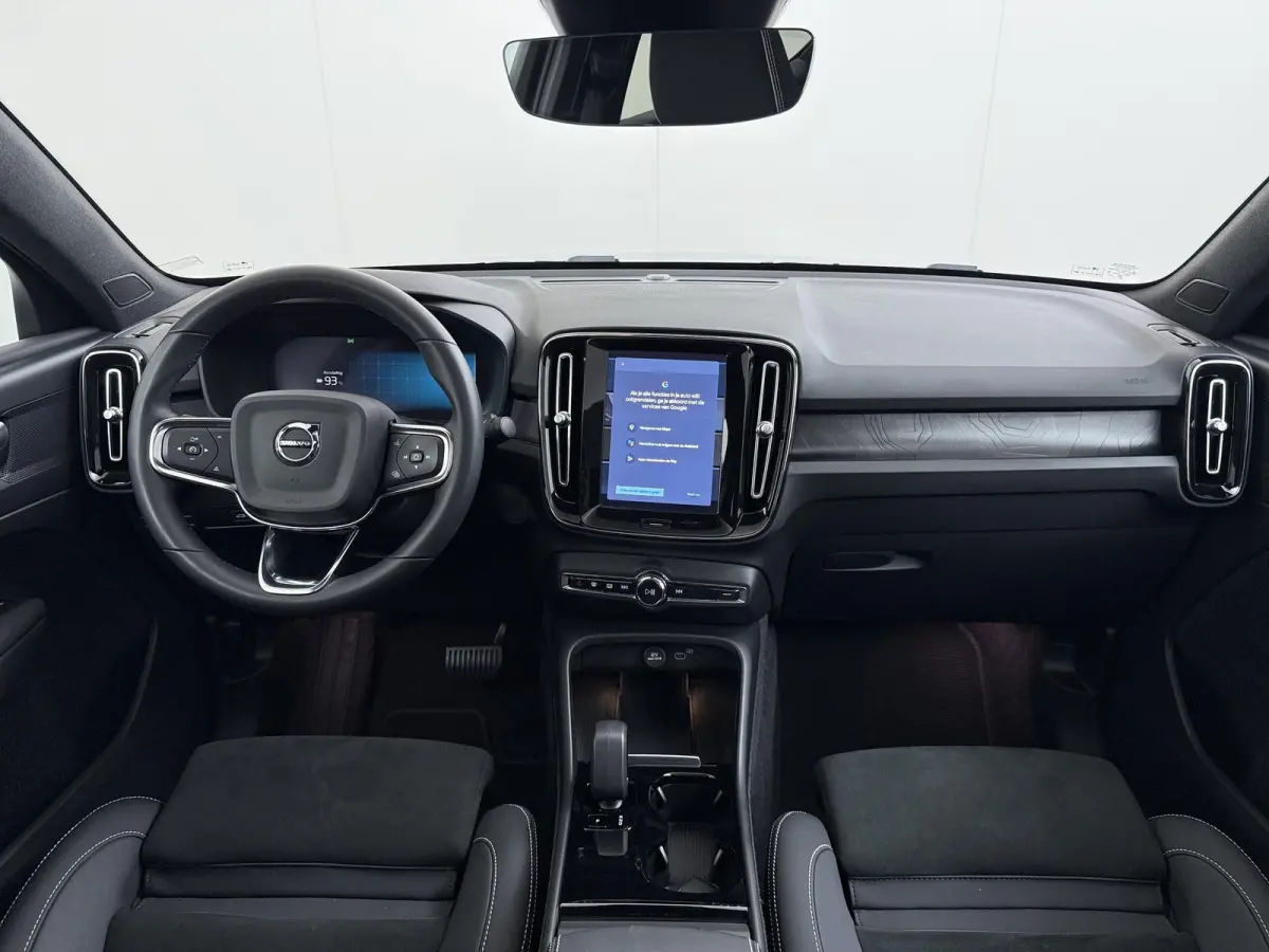 Recharge Core 69 kWh SOH 93%|VOLVO DEALER ONDERHOUDEN| ACHTERUITRIJCAMERA| PANORAMADAK| STOEL + STUURVERWARMING| RIJKLAARPRIJS INCL. 12 MAANDEN BOVAG GARANTIE|